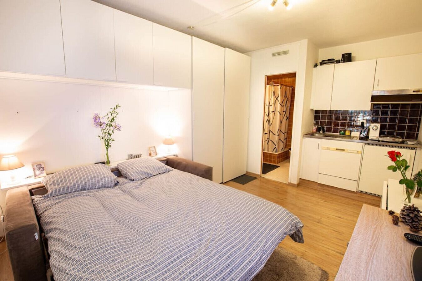 Iron/ironing board, travel cot, free WiFi, bed sheets