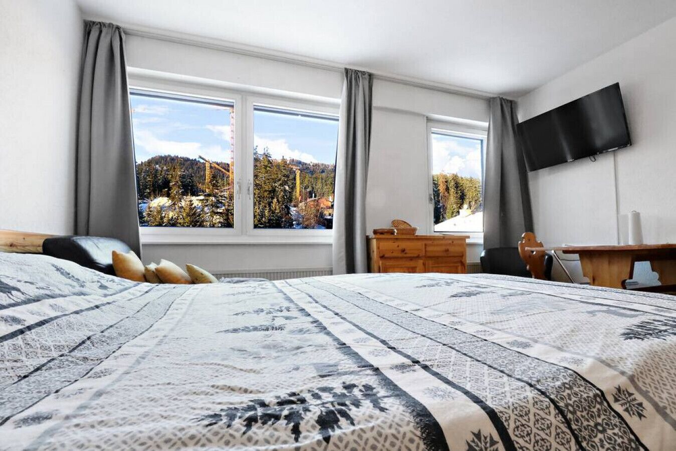 Bureau, fer et planche à repasser, lit parapluie, Wi-Fi gratuit