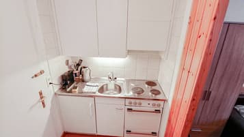 Geladeira, fogão, cooktop, cafeteira/chaleira