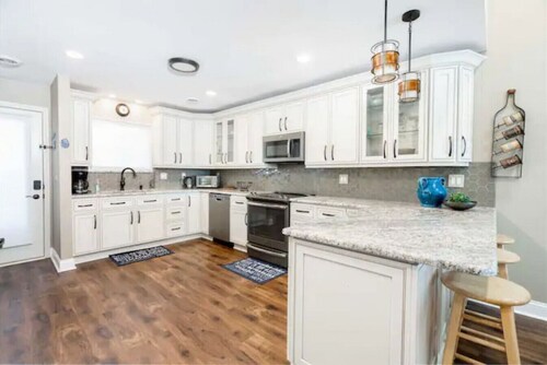 Lakefront Penthouse Fully Upgraded Panoramic Views Boat Slip Indoor Outdoor Pool