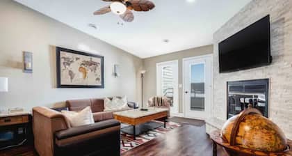 Lakefront Penthouse Fully Upgraded Panoramic Views Boat Slip Indoor Outdoor Pool