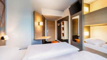 Chambre Familiale | Bureau, chambres insonorisées, Wi-Fi gratuit, draps fournis