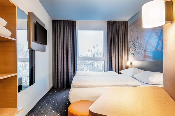 Double Room | Desk, soundproofing, WiFi (free), bed sheets