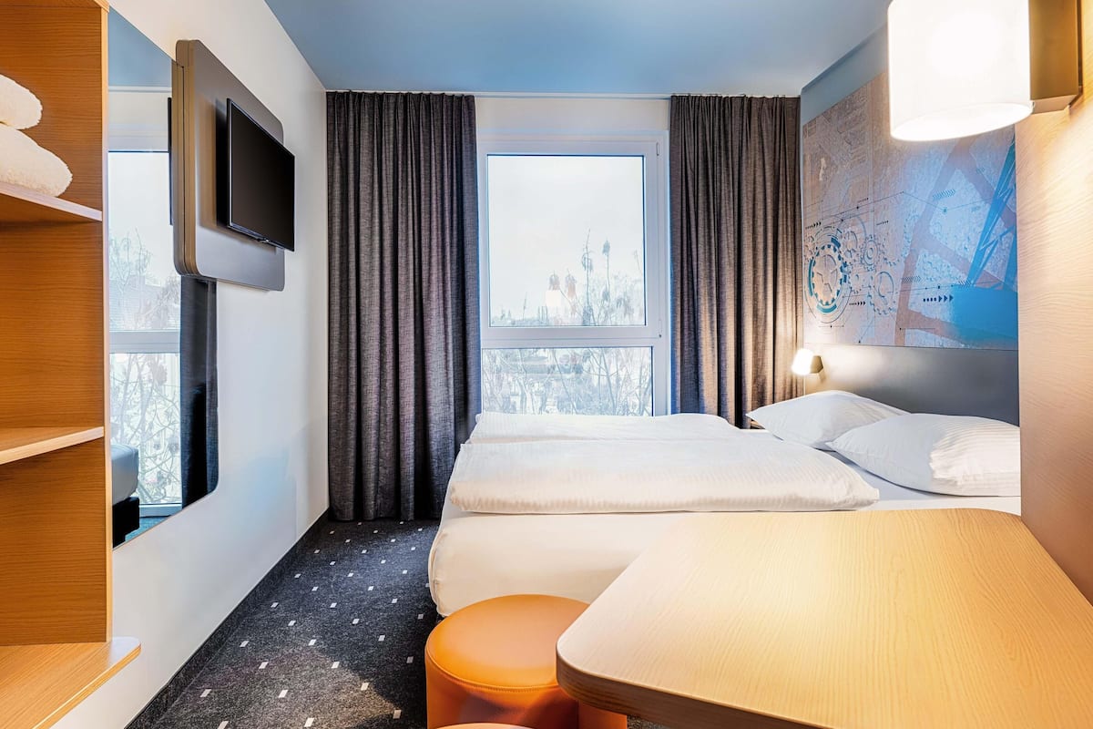 Double Room | Desk, soundproofing, free WiFi, bed sheets