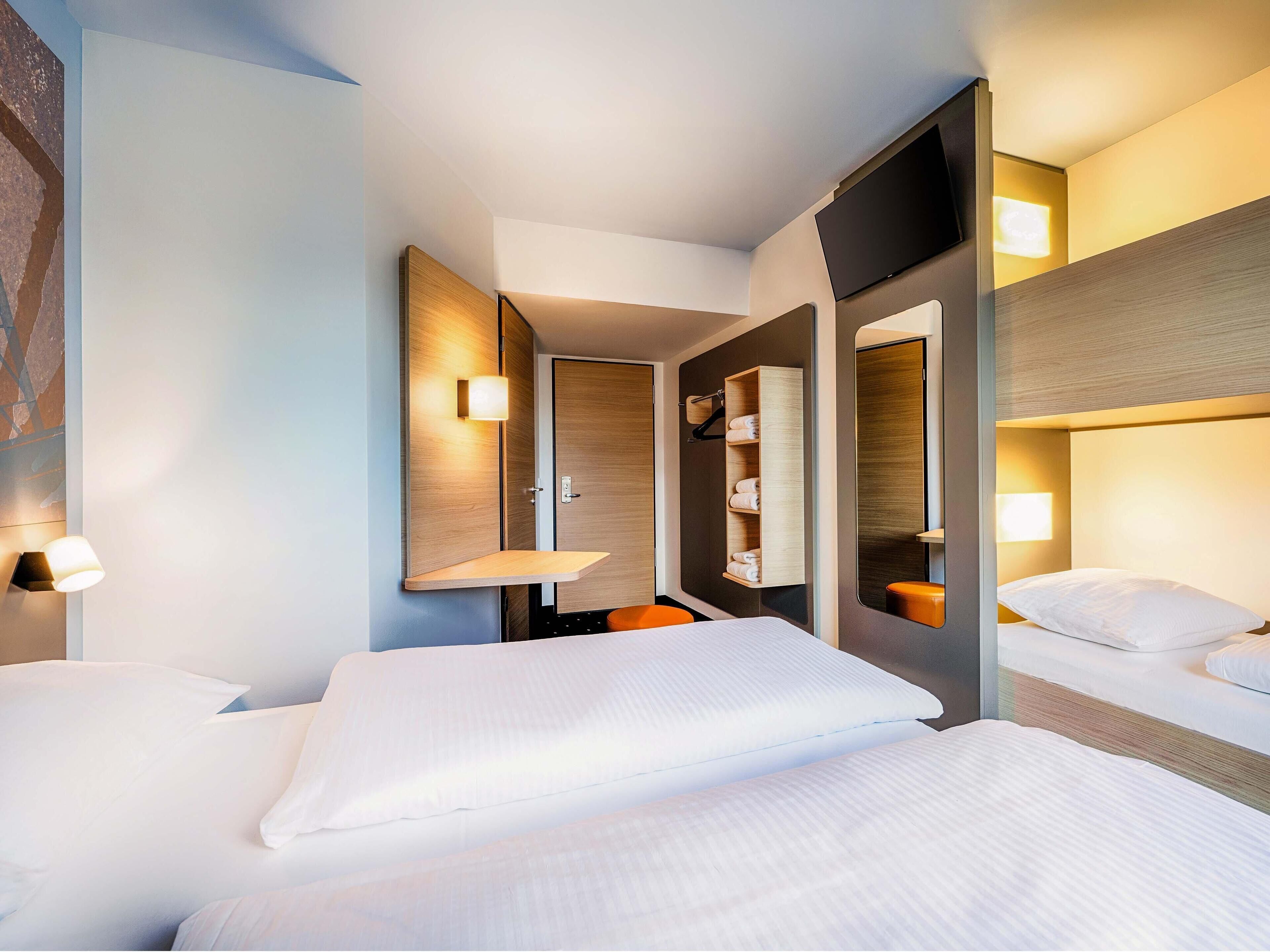 家庭房 | 办公桌、隔音、免费 WiFi、床单