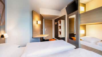 Escritorio, sistema de insonorización, wifi gratis y ropa de cama