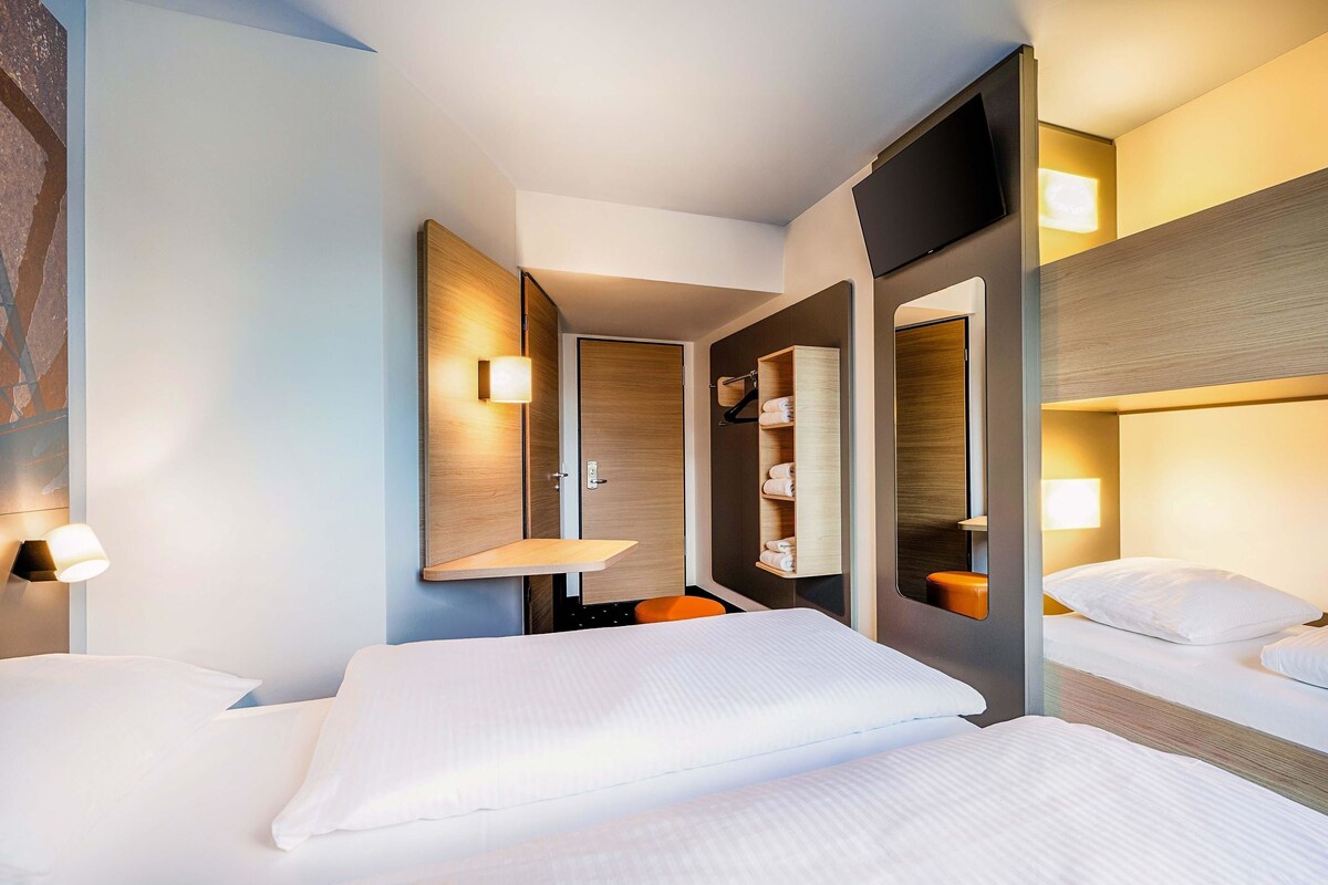 ห้องแฟมิลี่ | โต๊ะทำงาน, ห้องเก็บเสียง, Wi-Fi ฟรี, ผ้าปูที่นอน