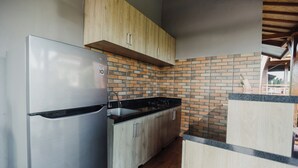 ห้องดีลักซ์ดับเบิล, วิวสระว่ายน้ำ | ครัวส่วนกลาง | ตู้เย็นขนาดใหญ่, ไมโครเวฟ, เครื่องครัว/จาน/ช้อนส้อม