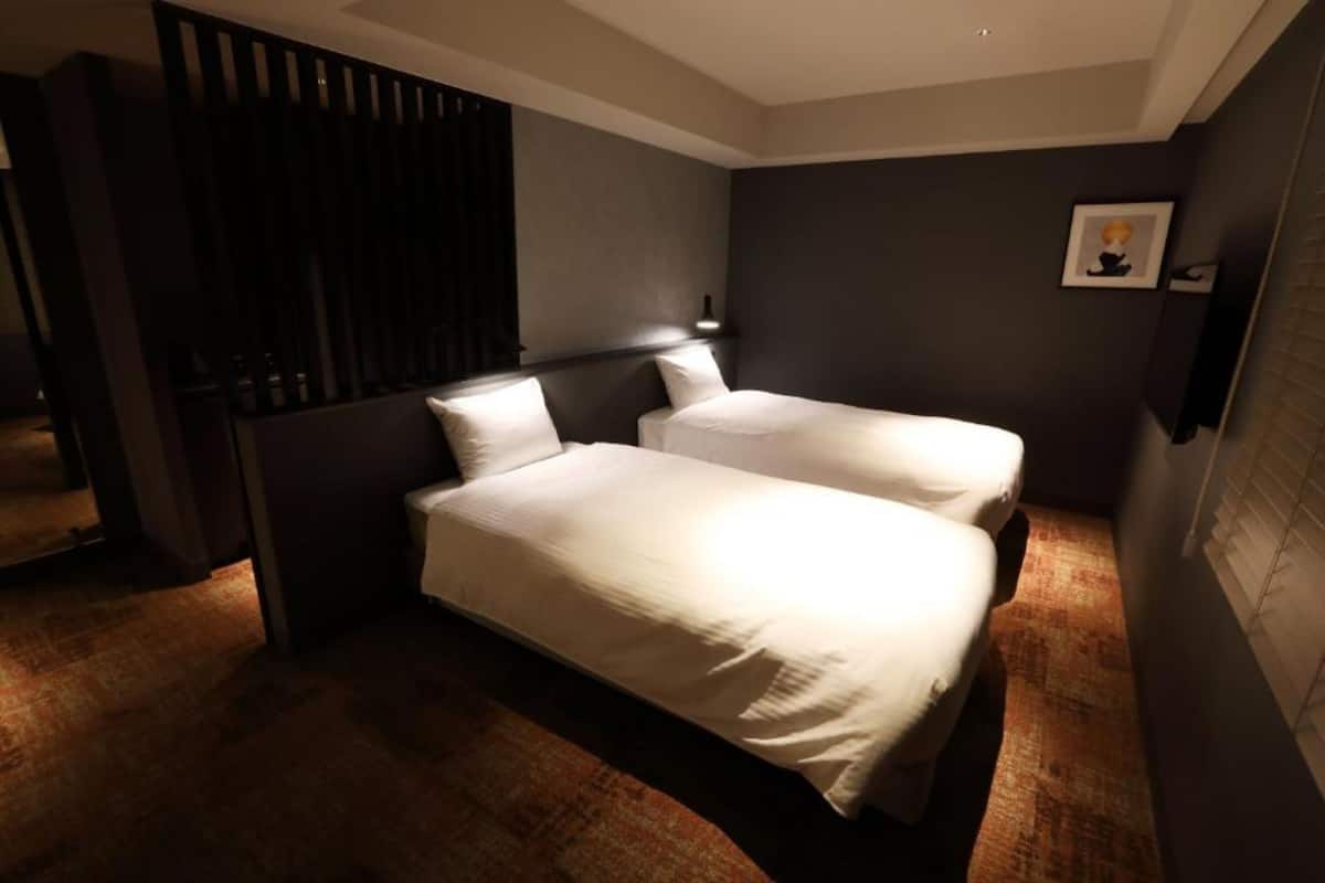 Deluxe Twin Room, 2 Twin Beds | In-room safe, desk, free WiFi, bed sheets