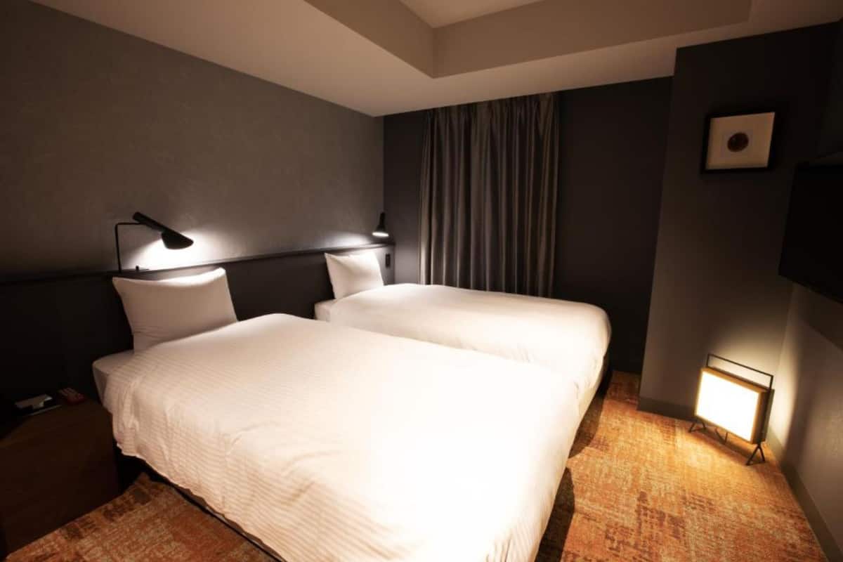 Standard Twin Room, 2 Twin Beds | In-room safe, desk, free WiFi, bed sheets