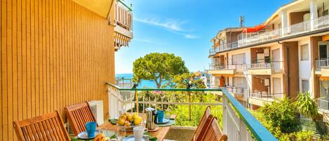 Standard-Apartment, 1 Schlafzimmer, 2 Bäder (Casa Emma With Sea Glimpse) | Speisen im Freien