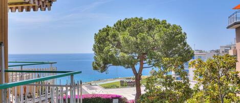 Standard Apartment, Multiple Bedrooms, 2 Bathrooms (Casa Emma With Sea Glimpse) | Property grounds
