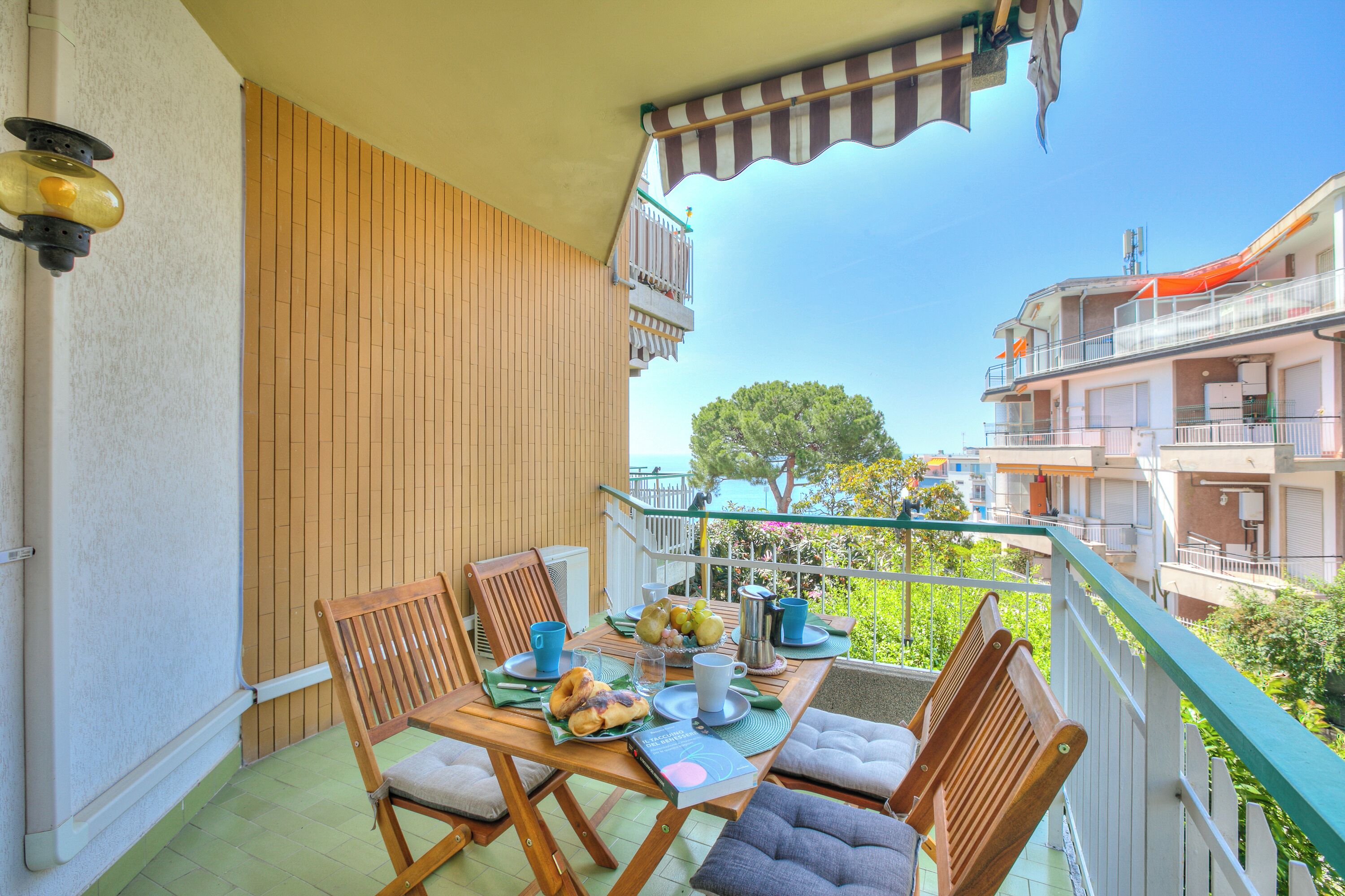 Appartamento Standard, camere multiple, 2 bagni (Casa Emma With Sea Glimpse) | Ristorazione all'aperto