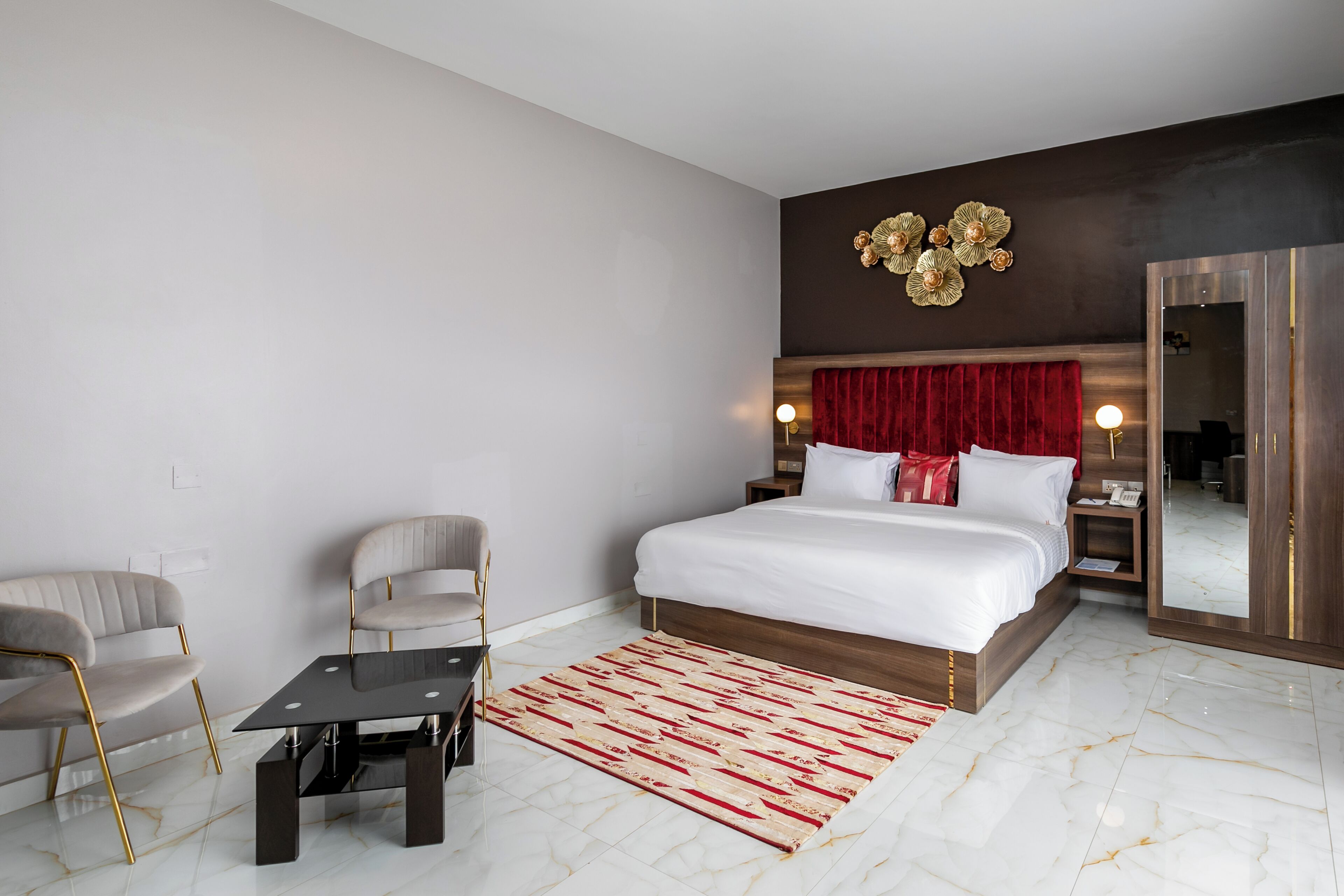 Executive Suite, 1 King Bed, Bathtub, Lake View