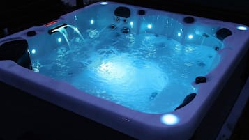 House (Three Bedroom Holiday Home with Patio) | Private spa tub