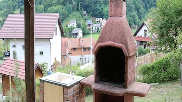 House (Three Bedroom Holiday Home with Patio) | BBQ/picnic Area