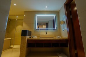Grand Suite | Bathroom | Free toiletries, hair dryer, slippers, towels - The Grand Lux Hotel (Doha)