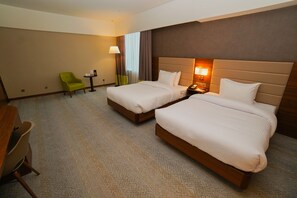 Minibar, in-room safe, desk, laptop workspace - The Grand Lux Hotel (Doha)