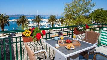 Apartment (Two Bedroom Apartment with Terrace) | Terrace/patio