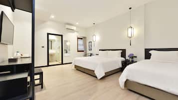 Deluxe Triple Double Room | 1 多间卧室、防过敏的被褥、客房内保险箱、办公桌