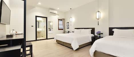 Deluxe Triple Double Room | Hypo-allergenic bedding, in-room safe, desk, free WiFi