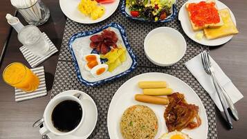 Petit déjeuner complet servi tous les jours en supplément
