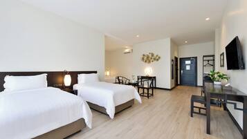 Family Studio Suite | 1 bedroom, hypo-allergenic bedding, in-room safe, desk