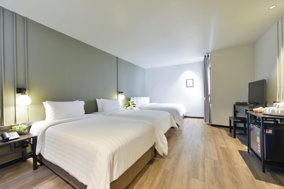 Classic-Vierbettzimmer | 1 Schlafzimmer, Allergikerbettwaren, Zimmersafe, Schreibtisch