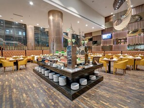 Restaurant - Holiday Inn Kolkata Airport (Barasat)