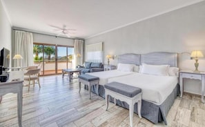 Kamar Double Junior | Minibar, brankas, dan setrika/meja setrika