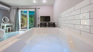 Basic Room, 1 Bedroom (Bdong 202ho(pet,Spa)) | 1 bedroom, free WiFi - Gapyeong Topclouds Pet&spa Pension (Gapyeong)