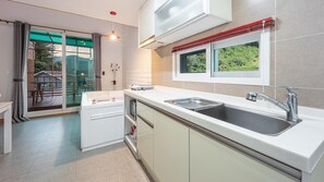 Basic Room, 1 Bedroom (Bdong 101ho(pet,Spa)) | 1 bedroom, free WiFi - Gapyeong Topclouds Pet&spa Pension (Gapyeong)