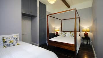 Deluxe House | 2 bedrooms, iron/ironing board, free WiFi, bed sheets