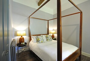 2 عدّة غرف نوم ومكواة/لوح كي وواي فاي مجانًا وملاءات أسرّة