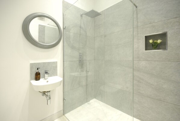Deluxe House | Bathroom