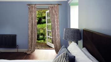 Deluxe House | 2 bedrooms, iron/ironing board, free WiFi, bed sheets