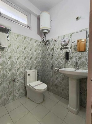 Deluxe Double Room | Bathroom