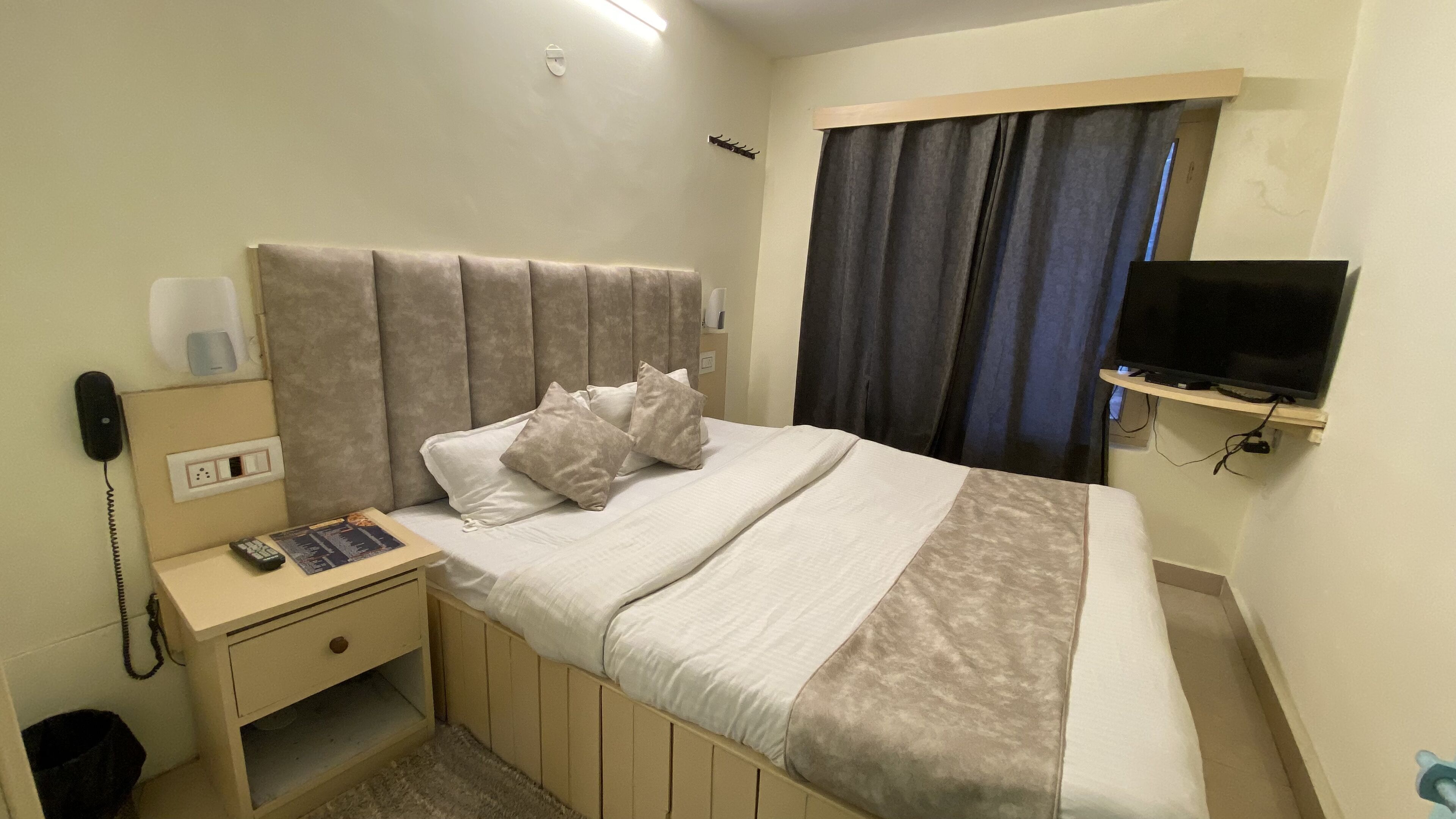 Free WiFi, bed sheets