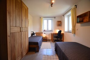 2 bedrooms, desk, free WiFi, bed sheets - "Pure relaxation in the modern Lechfelsen WG 8 - your vacation highlight!" (Prem)