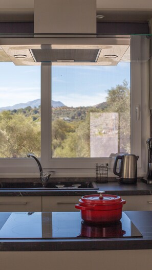Villa, letti multipli | Cucina privata | Frigorifero, microonde, forno, piano cottura