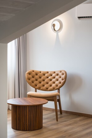 Premium Attic Room | โต๊ะทำงาน, ห้องเก็บเสียง, Wi-Fi ฟรี, ผ้าปูที่นอน