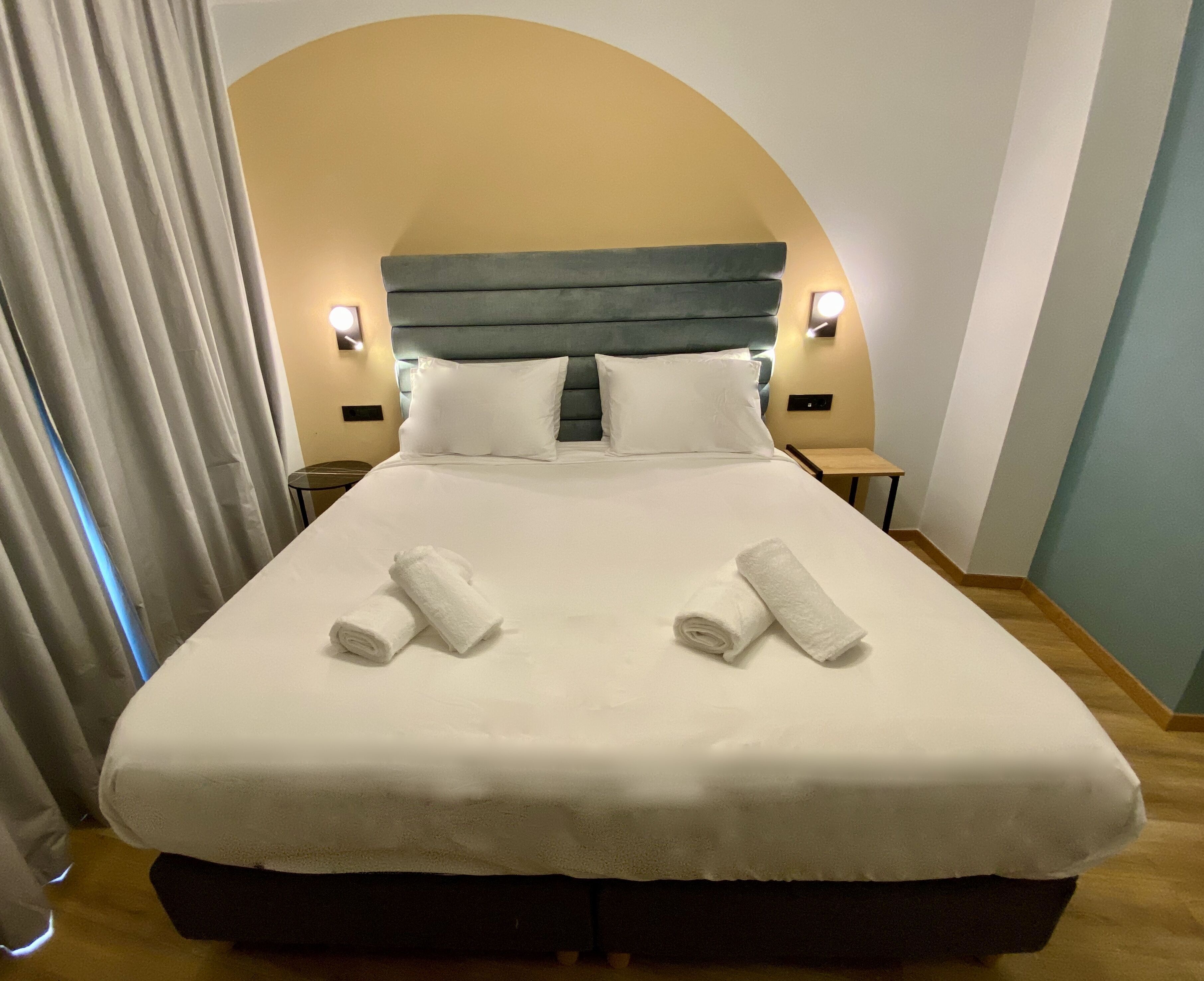 Escritorio, insonorización, wifi gratis y ropa de cama 