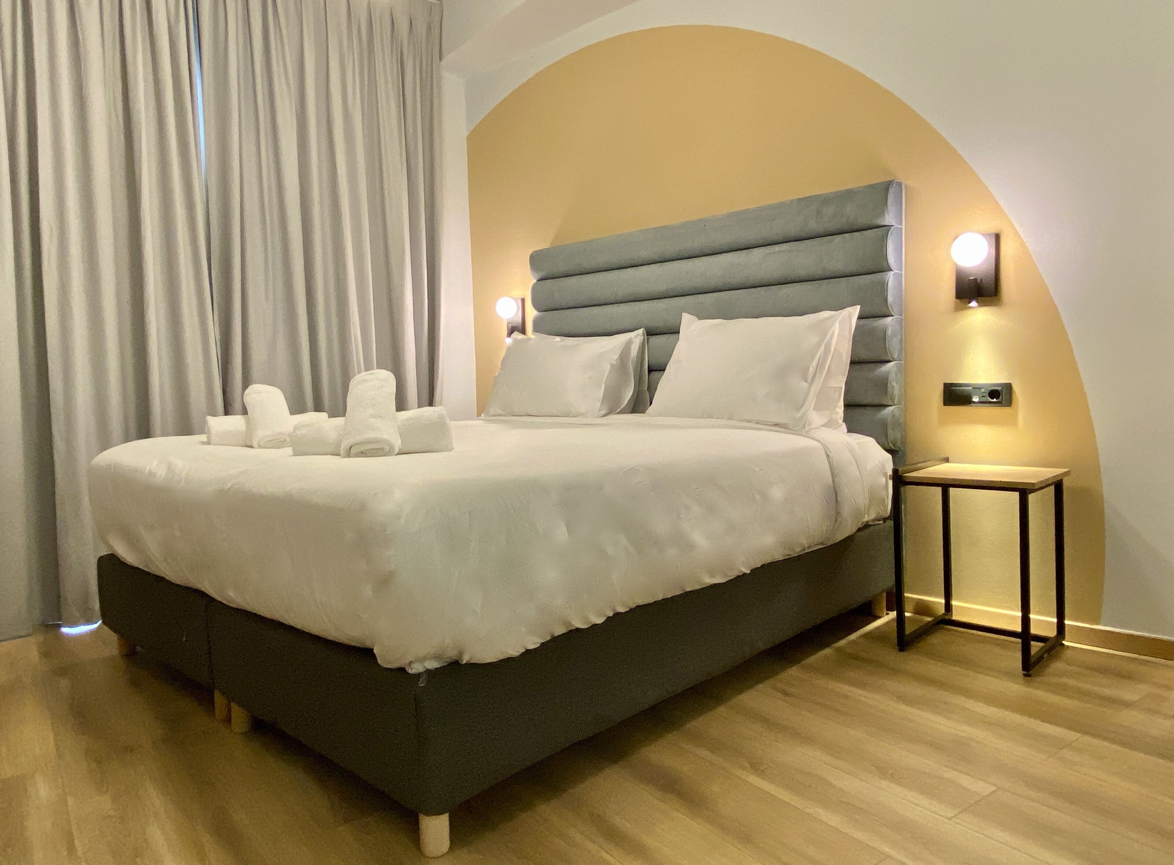 Escritorio, insonorización, wifi gratis y ropa de cama 