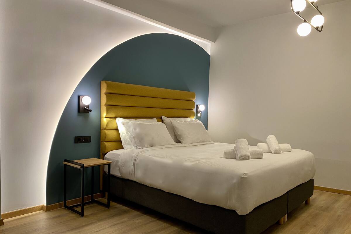 Escritorio, insonorización, wifi gratis y ropa de cama