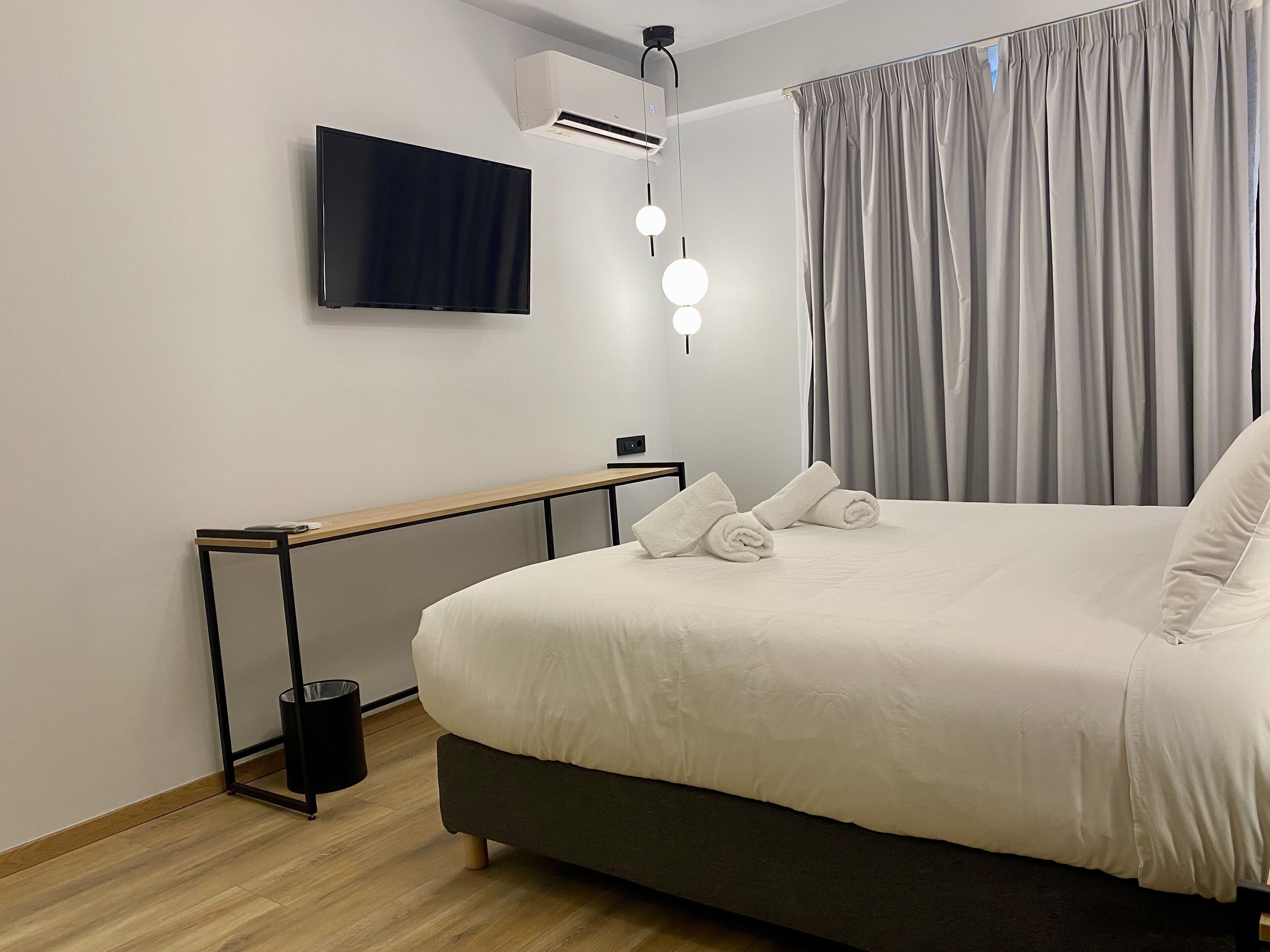 Escritorio, insonorización, wifi gratis y ropa de cama 