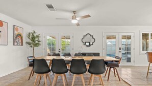 Unclassified image, 4 of 51, button - LUX w/Guest House, Pool, Putt, Mins to Old Town (Scottsdale)