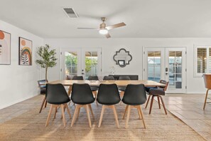 Dining - LUX w/Guest House, Pool, Putt, Mins to Old Town (Scottsdale)