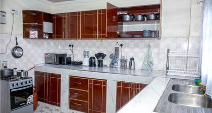 Exquisite 2BR Apartment (En-suite) near Rupa Mall