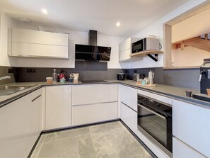Private kitchen - Luxury Chalet · Sauna · Fireplace · Garage · Near the Slopes (Saint-Martin-de-Belleville-Les Menuires)