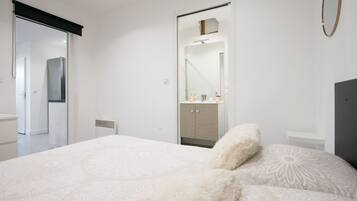 3 bedrooms, iron/ironing board, free WiFi, bed sheets